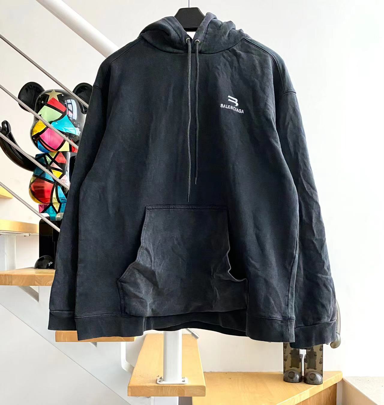 발렌시아가 후드티